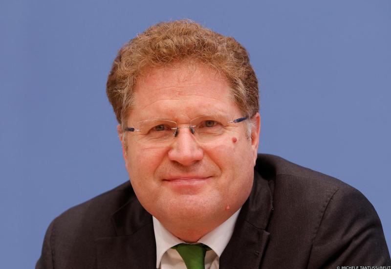 Državni tajnik u Njemačkoj podnio ostavku jer je zaposlio svog vjenčanog kuma